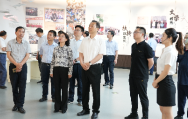 市人大常委会常务副主任、党组副书记张礼祥视察草房子乐园